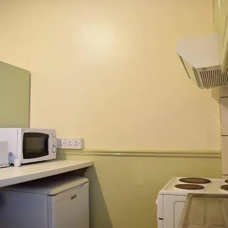 Cozy City Studio In Leafy Area Apartment